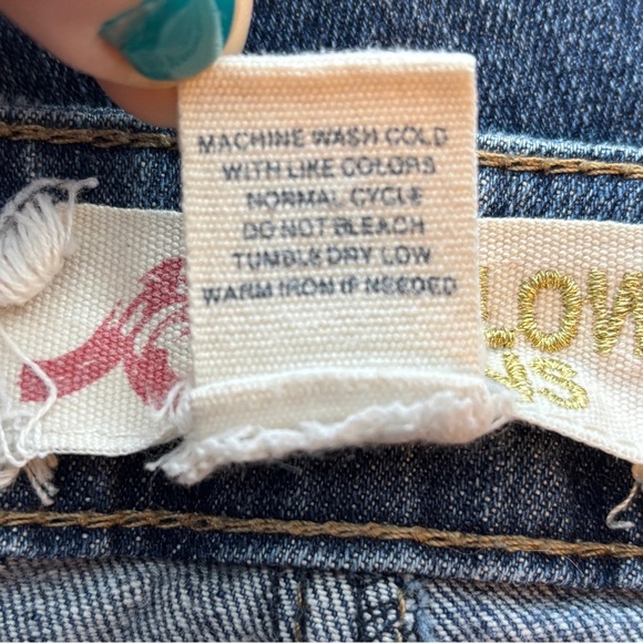 Vintage Farlow Jeans Low Rise Shorts Bermuda Style Embroidered Size 11 Juniors - Picture 12 of 12